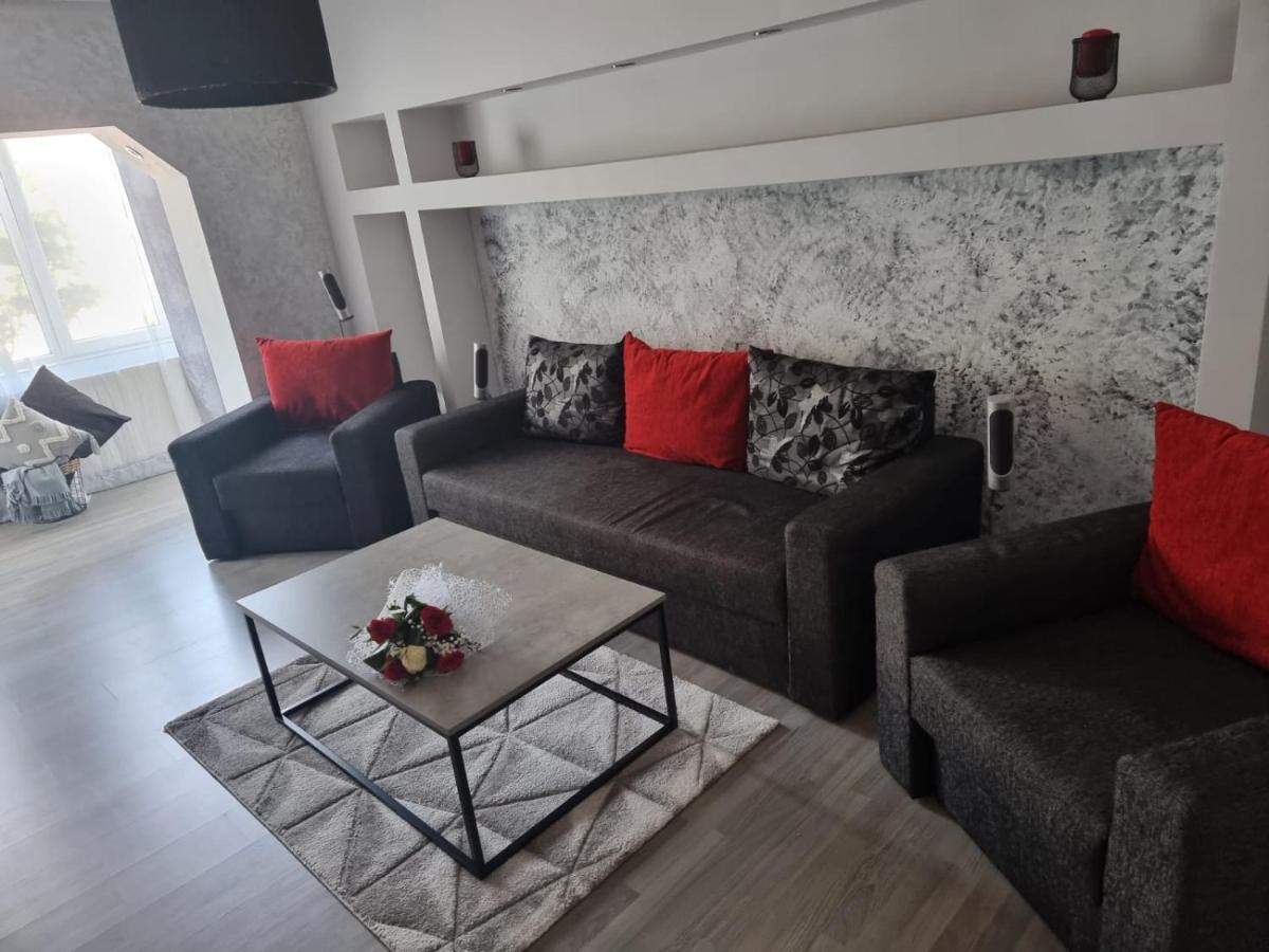 Clau Home Hunedoara Eksteriør bilde