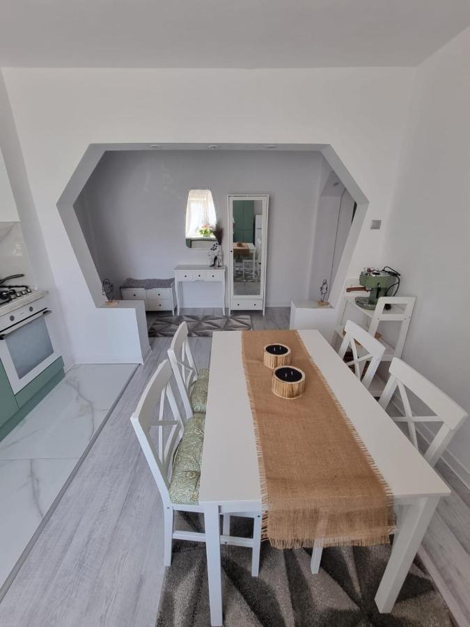 Clau Home Hunedoara Eksteriør bilde