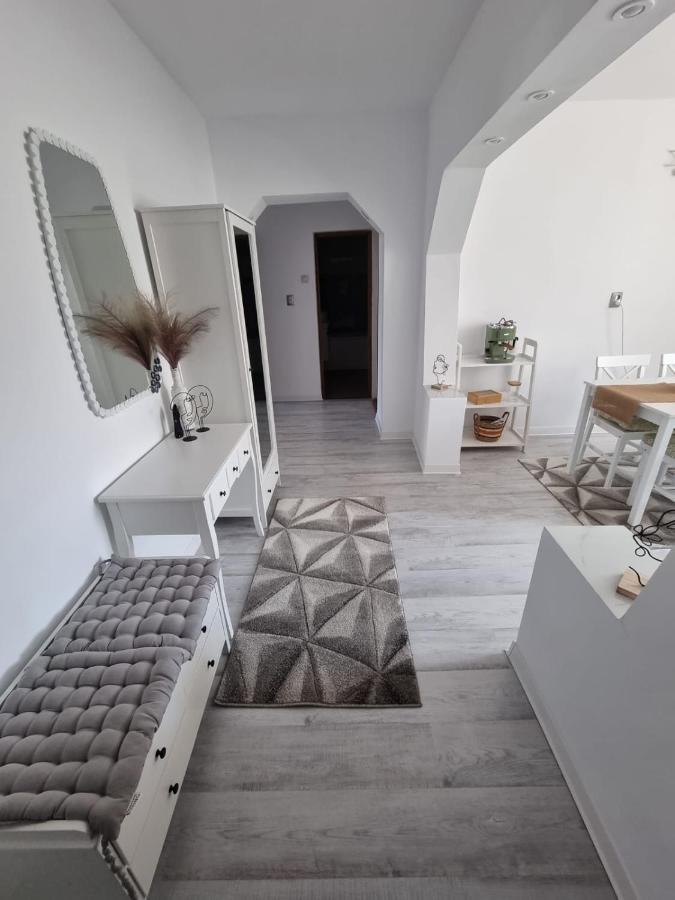Clau Home Hunedoara Eksteriør bilde