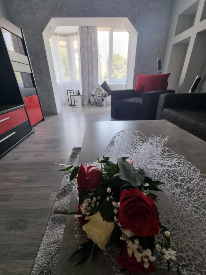 Clau Home Hunedoara Eksteriør bilde